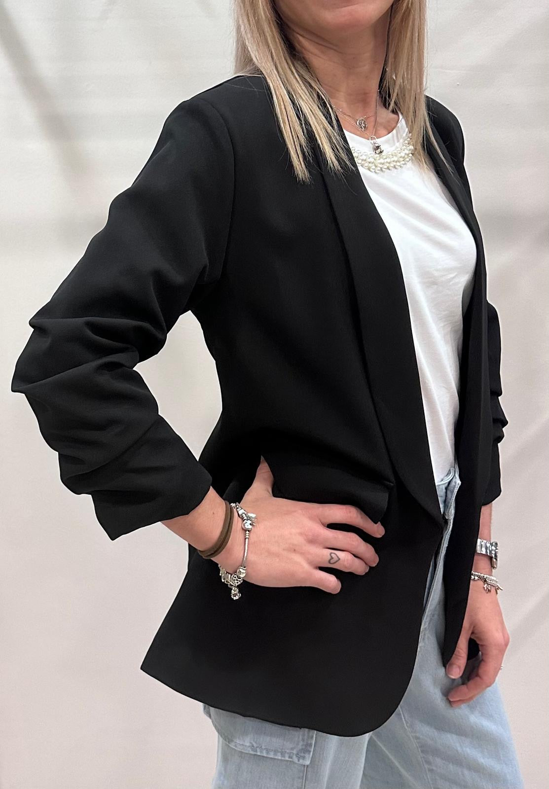 BLAZER CON MANICA ARRICCIATA NERO - Paprika